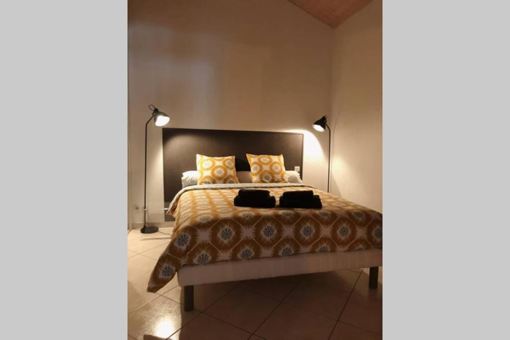 Maison Entiere Au Pied Du Plateau Du Retord 2 Chambres Sdb - Vouvray Ochiaz Exterior foto